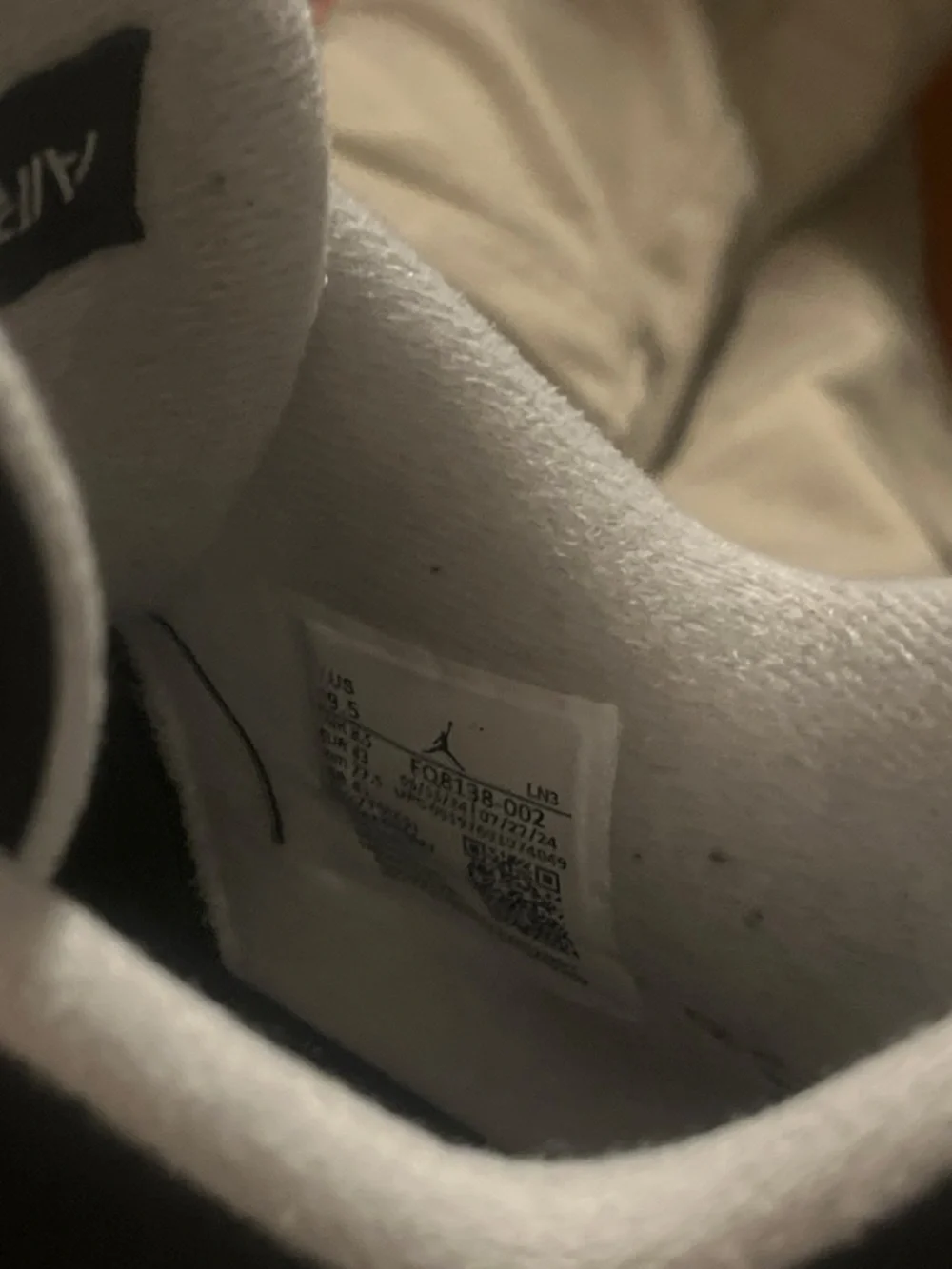Jordan 4 fears size 9.5